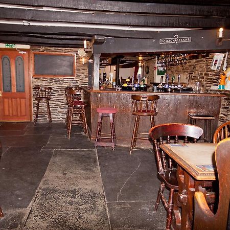The White Hart Hotel Menheniot Exterior photo