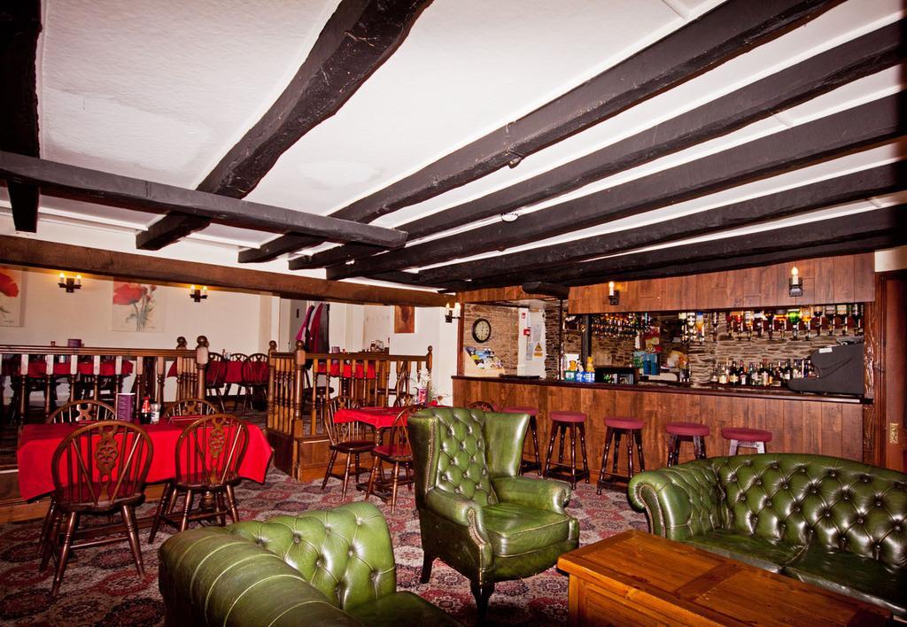 The White Hart Hotel Menheniot Exterior photo