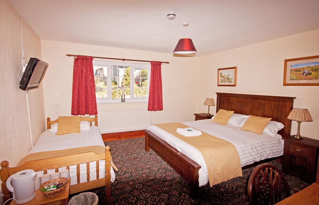 The White Hart Hotel Menheniot Room photo