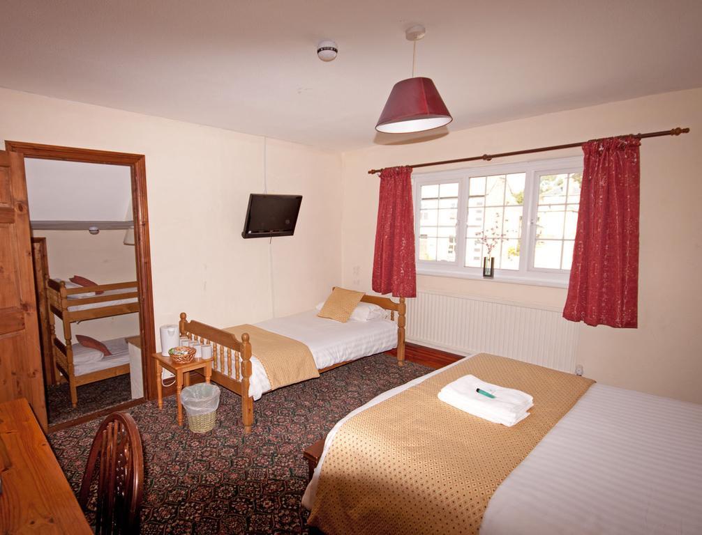 The White Hart Hotel Menheniot Room photo